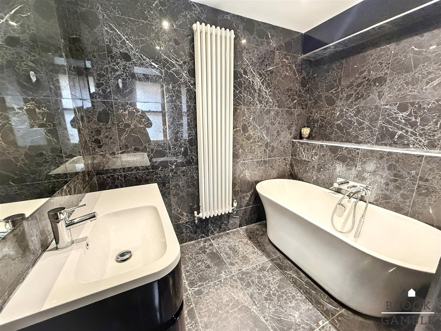 2 Bedroom Apartment. 13 Granville Road in Eastbourne,  4